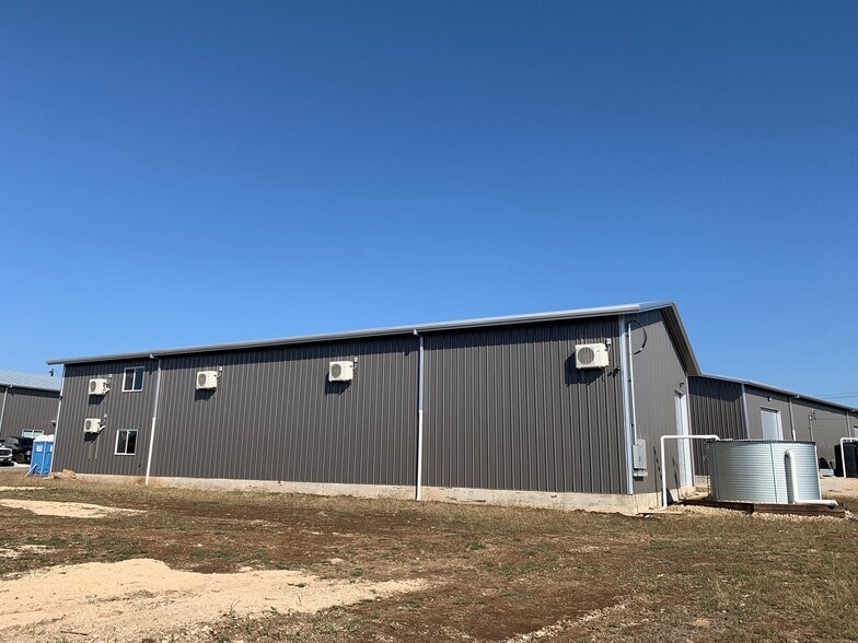 More Photos Of 14707 Fitzhugh Rd, Austin Warehouse For Sale