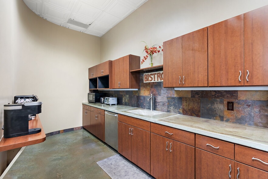 More Photos Of 4100 Shoreline Dr, Spring Park Apartments For Sale