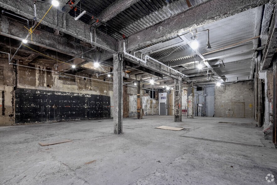 More Photos Of 50 W 34th St, New York Apartments For Lease