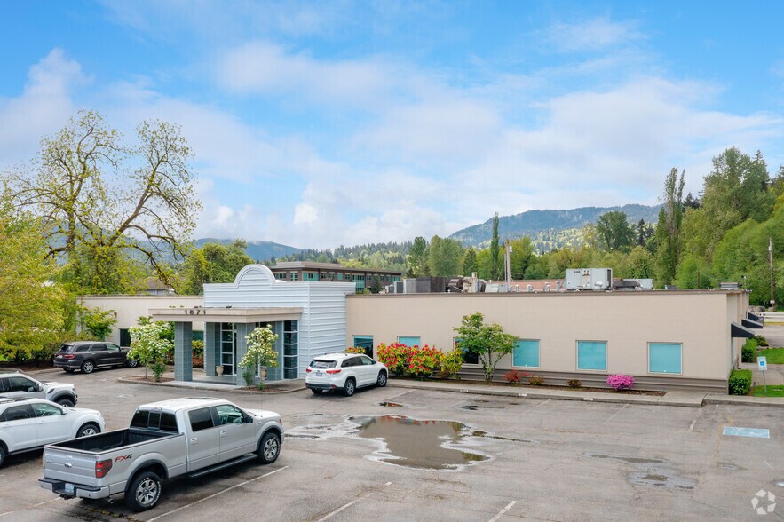 Primary Photo Of 1871 NW Gilman Blvd, Issaquah Flex For Lease