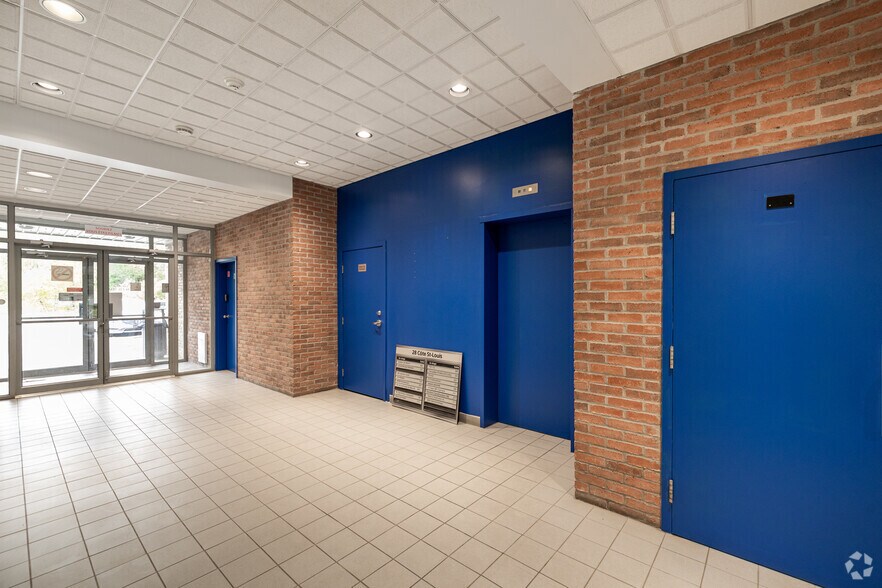 More Photos Of 28 Ch De La Côte-Saint-Louis O, Blainville Office For Lease