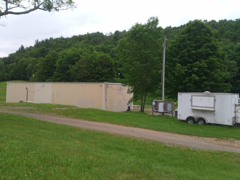 More Photos Of 224 Michael Ln, New Berlin Racetrack For Sale