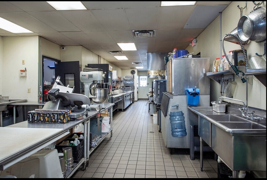 More Photos Of 16333 Snow Rd, Brook Park Restaurant For Sale