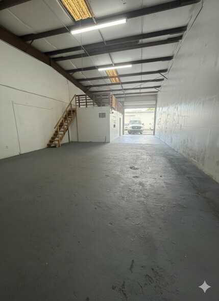 More Photos Of 401 Enterprise St, Ocoee Industrial For Lease