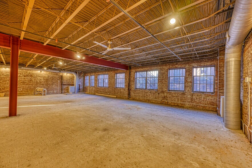 More Photos Of 237-245 Broad St, Kingsport Storefront For Sale