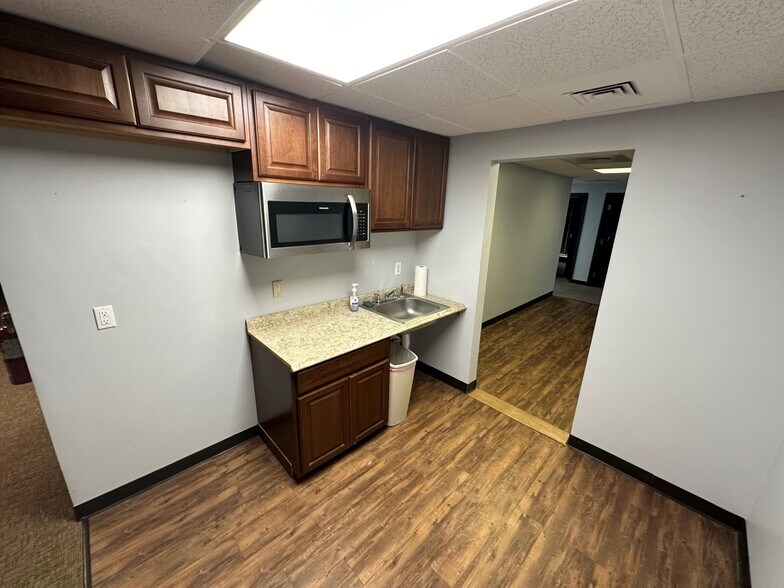 More Photos Of 704 Longmire Rd, Conroe Medical For Sale