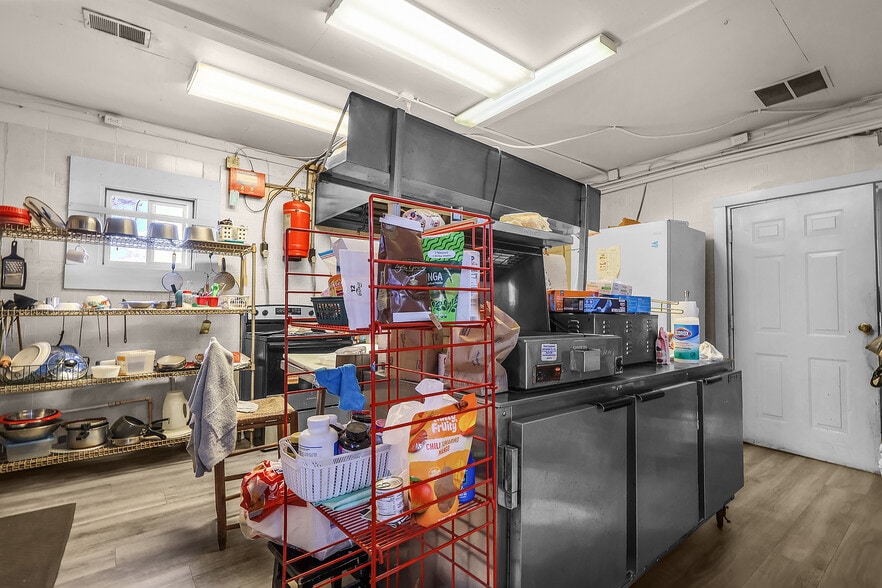 More Photos Of 2550 Parks Mill Rd, Buckhead Morgan Service Station For Sale