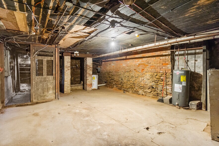 More Photos Of 2111 Germantown Ave, Philadelphia Bar For Sale