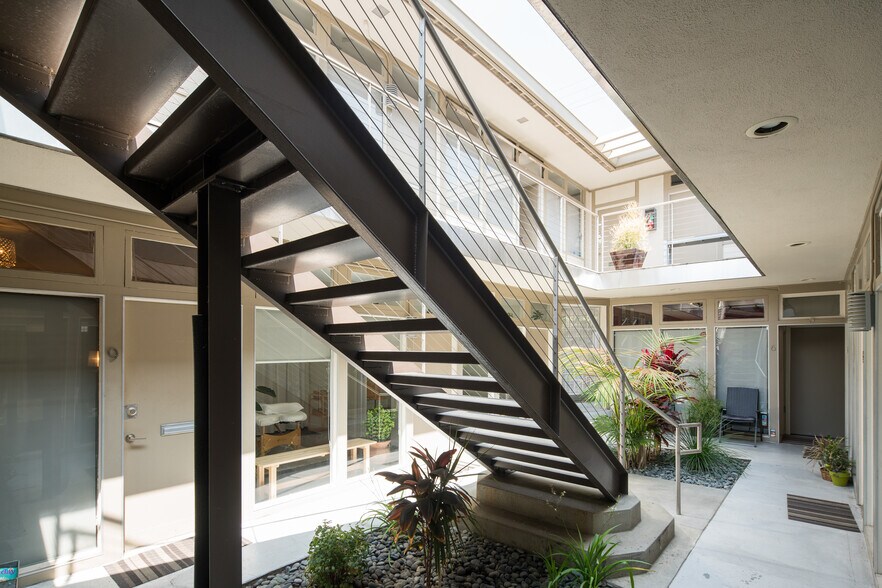 More Photos Of 8217 Beverly Blvd, Los Angeles Medical For Lease