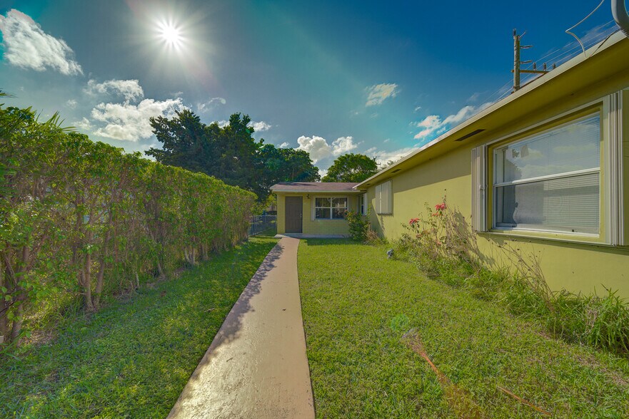 More Photos Of 7358 SW 23rd St, Miami Multifamily For Sale
