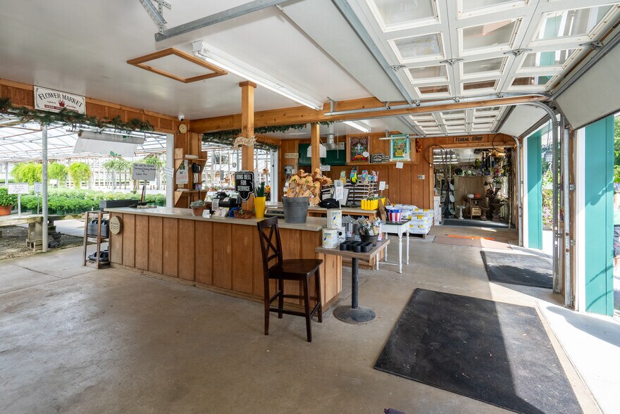 More Photos Of 180 Davis St, Croswell Garden Center For Sale