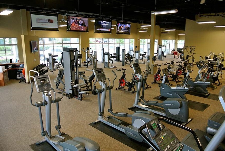 More Photos Of 3701 Arco Corporate Dr, Charlotte Office Residential For Lease