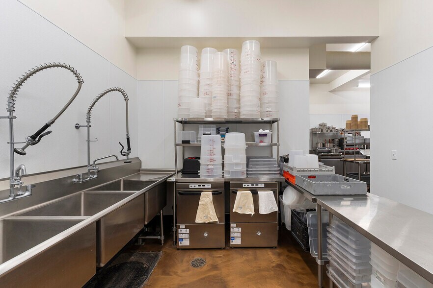 More Photos Of 405 E Indiana Ave, Coeur D Alene Storefront Retail Residential For Lease