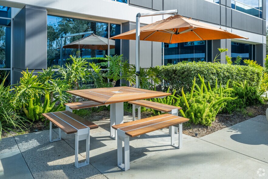 More Photos Of 25361 Commercentre Dr, Lake Forest Loft Creative Space For Lease