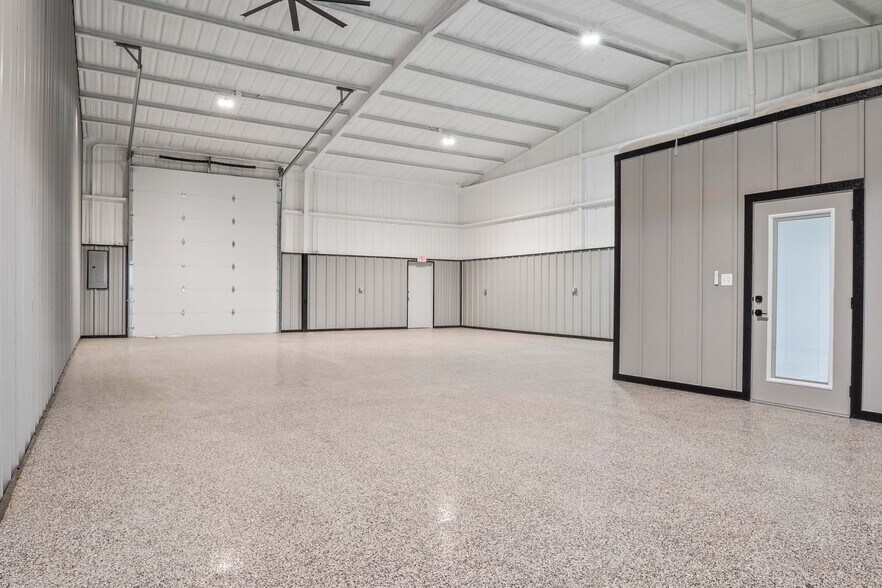 More Photos Of 2036 Seaborn Rd, Ponder Warehouse For Lease