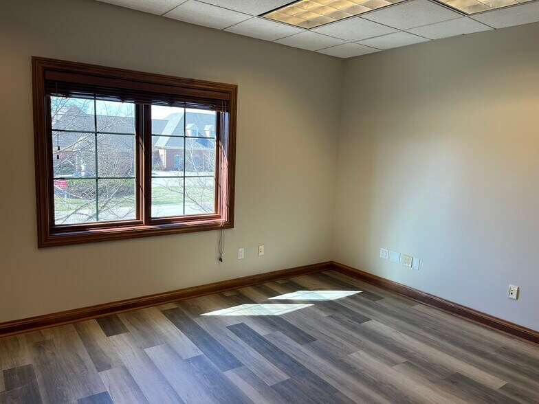 More Photos Of 1500 W Market St, Mequon Medical For Lease