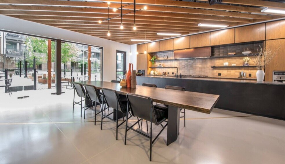More Photos Of 411 W Commerce St, Dallas Apartments For Lease
