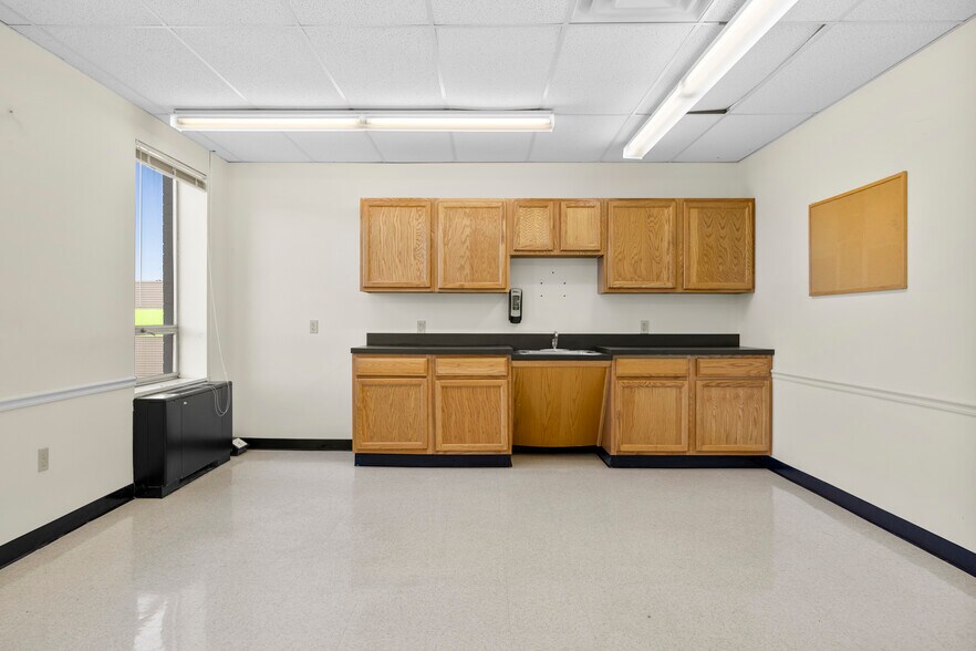 More Photos Of 30-32 N Russell Rd, Albany Office For Sale