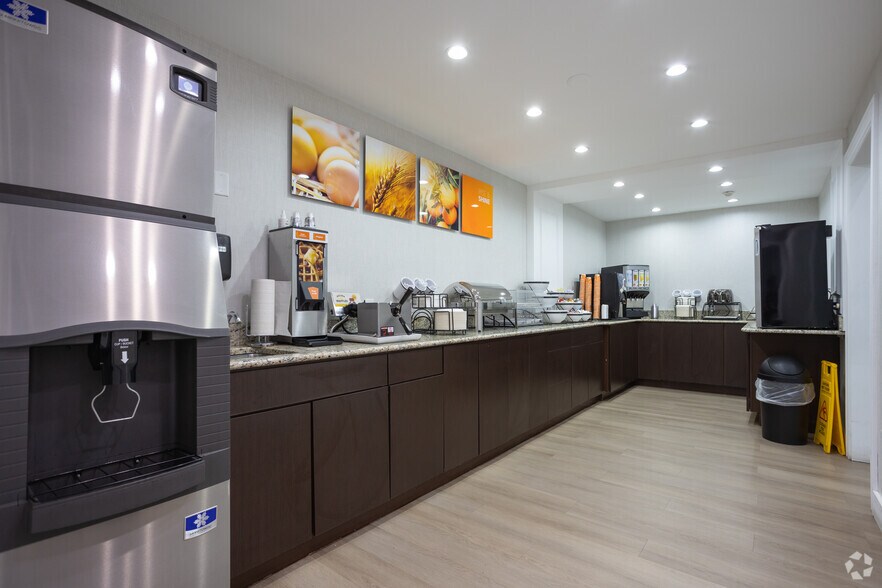 More Photos Of 622 Allegan St, Plainwell Hospitality For Sale