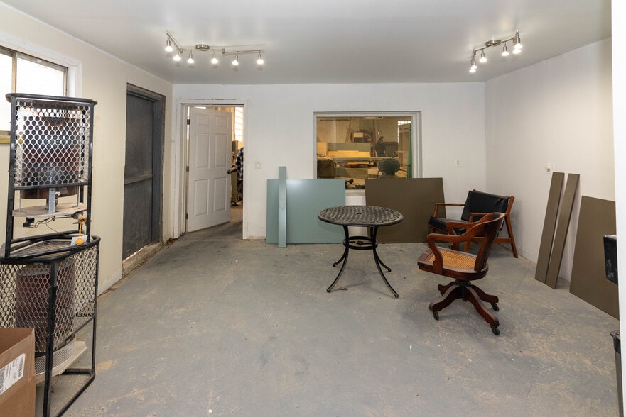 More Photos Of 1401 Clipper Heights, Baltimore Warehouse For Sale