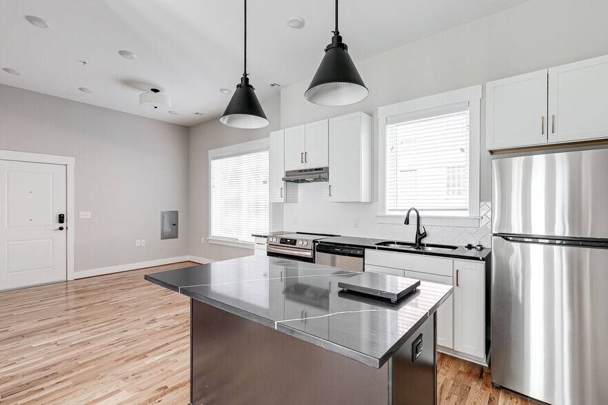 More Photos Of 1421 Bainbridge St, Richmond Apartments For Sale