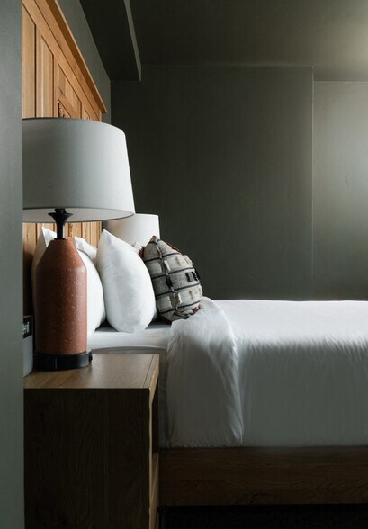 More Photos Of 527-537 State St, Santa Barbara Hotel For Lease