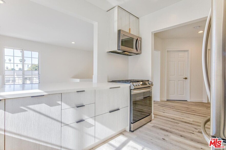 More Photos Of 158 N Edgemont St, Los Angeles Multifamily For Sale