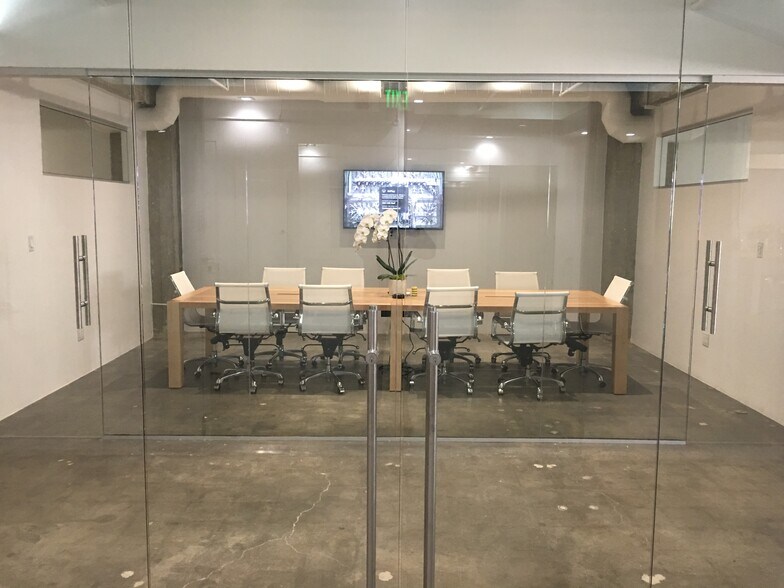 More Photos Of 742-748 S Hill St, Los Angeles Loft Creative Space For Lease