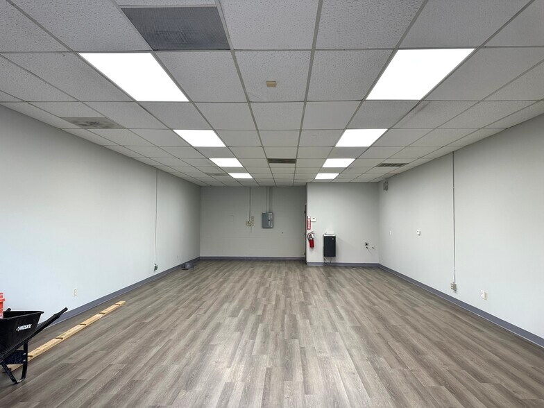More Photos Of 288 - 308 N Cleveland St, Memphis Storefront For Lease