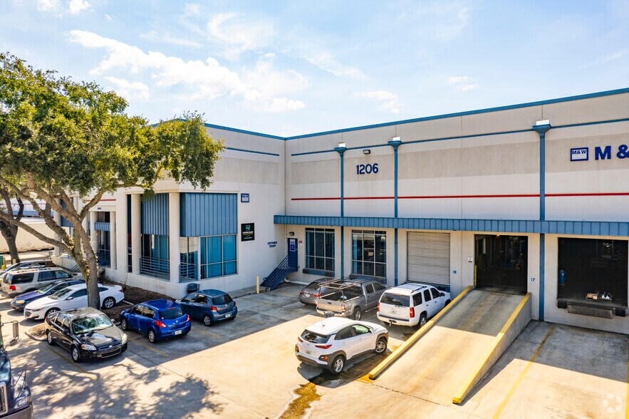 More Photos Of 1206 N Us Hwy 301, Tampa Warehouse For Lease