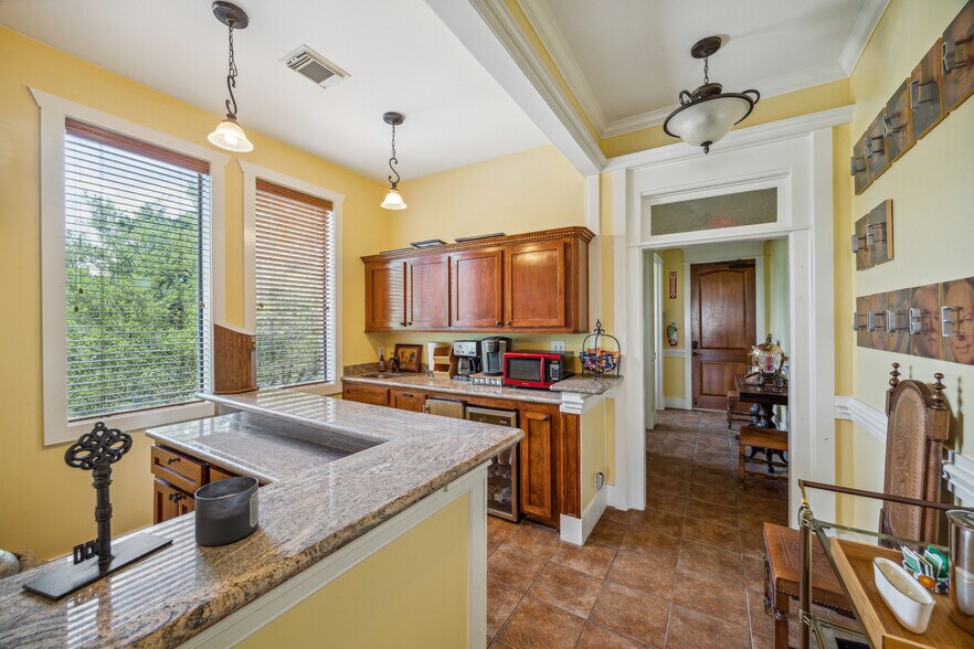 More Photos Of 800 Sawyer St, Houston Office Residential For Sale