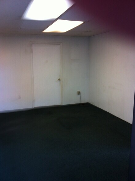 More Photos Of 7631 Fullerton Rd, Springfield Warehouse For Lease