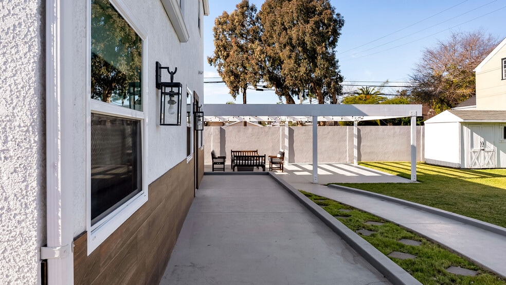 More Photos Of 308 E 18th St, Costa Mesa Shelter For Sale