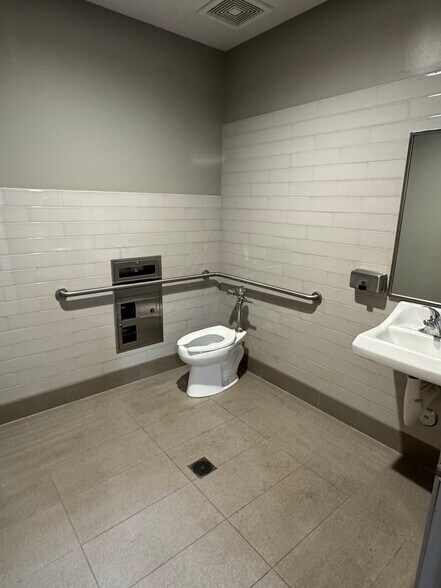 More Photos Of 1850 Rustin Ave, Riverside Warehouse For Sale