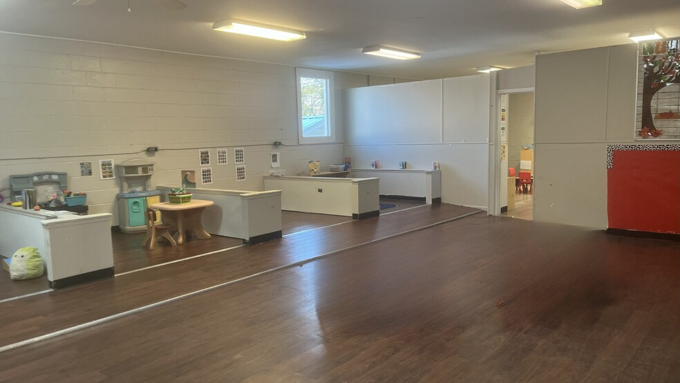 More Photos Of 325 N Kingston Ave, Rockwood Daycare Center For Sale
