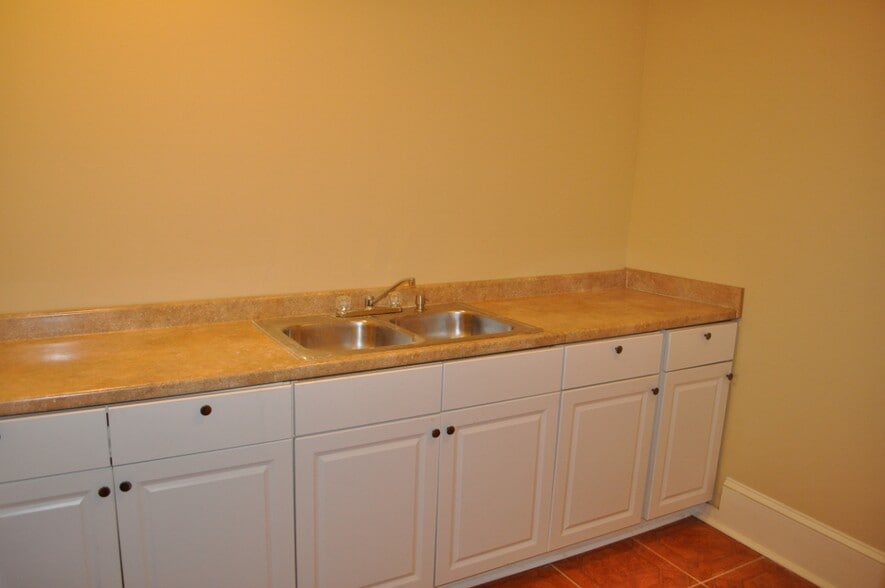 More Photos Of 4330 S Lee St, Buford Medical For Lease