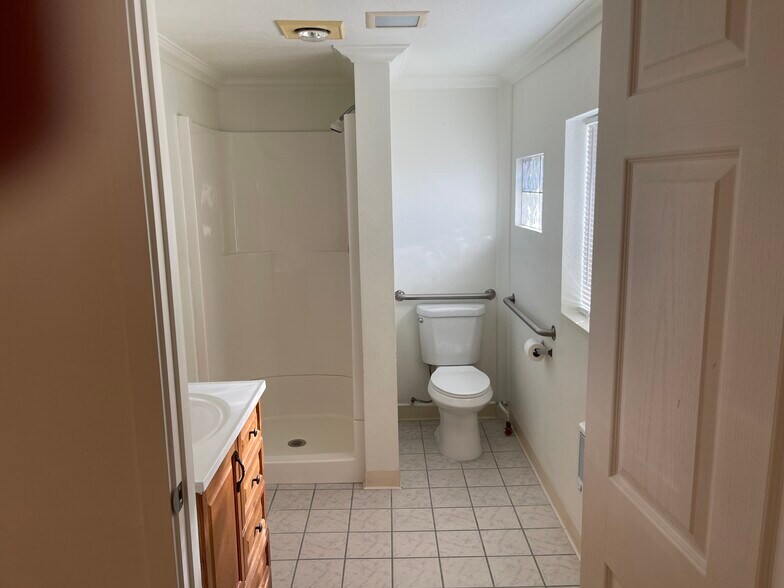 More Photos Of 1715 N Oregon St, Ontario Office For Lease