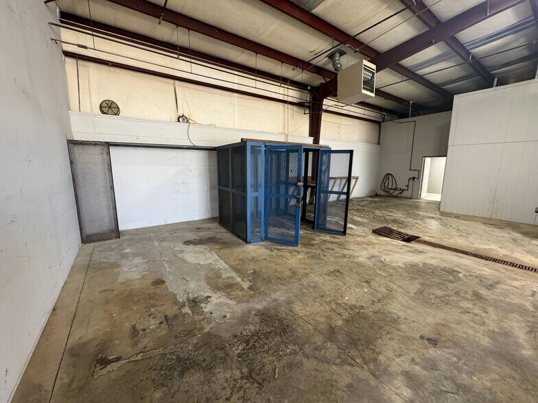 More Photos Of 310 Moore Ln, Collierville Warehouse For Lease