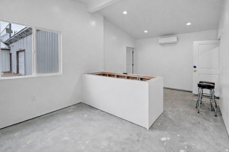 More Photos Of 46 S Center St, Elsinore Industrial For Sale