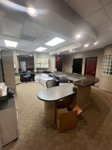 More Photos Of 2300 Haggerty Rd, West Bloomfield Medical For Sale