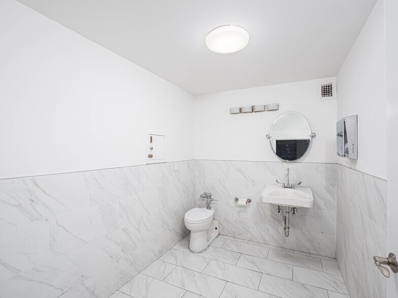 More Photos Of 333 E 34th St, New York Apartments For Sale