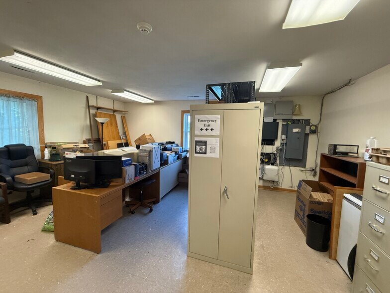More Photos Of 8287-8289 Loop Rd, Baldwinsville Office For Lease