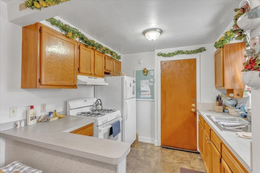 More Photos Of 70 McKinley Pkwy, Buffalo Multifamily For Sale