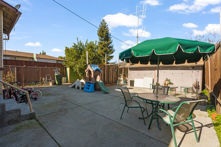 More Photos Of 899 W San Carlos St, San Jose General Retail For Sale