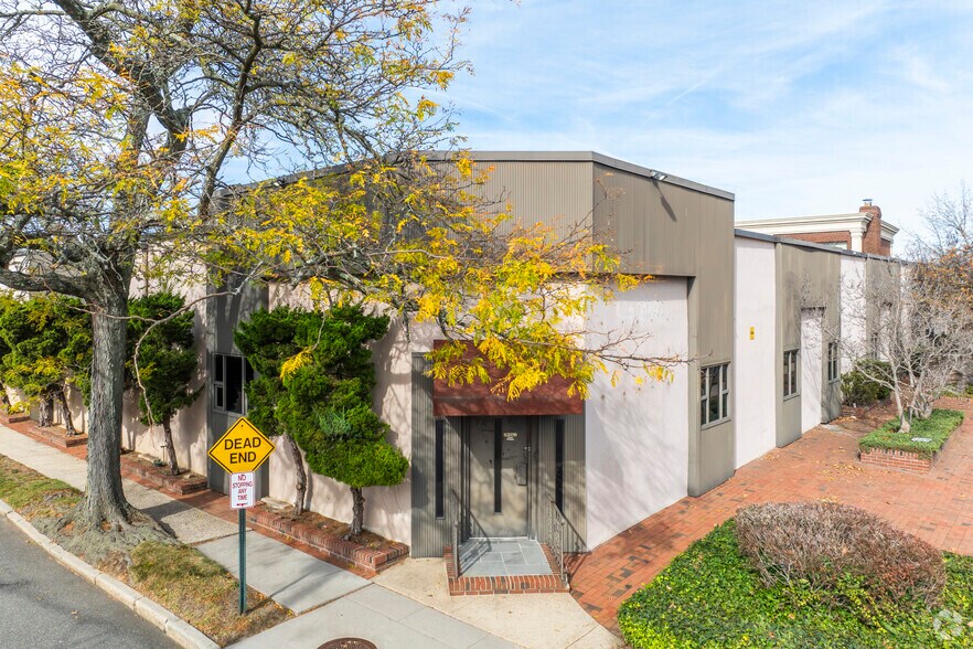 Primary Photo Of 410 Ocean Ave, Lynbrook Flex For Lease