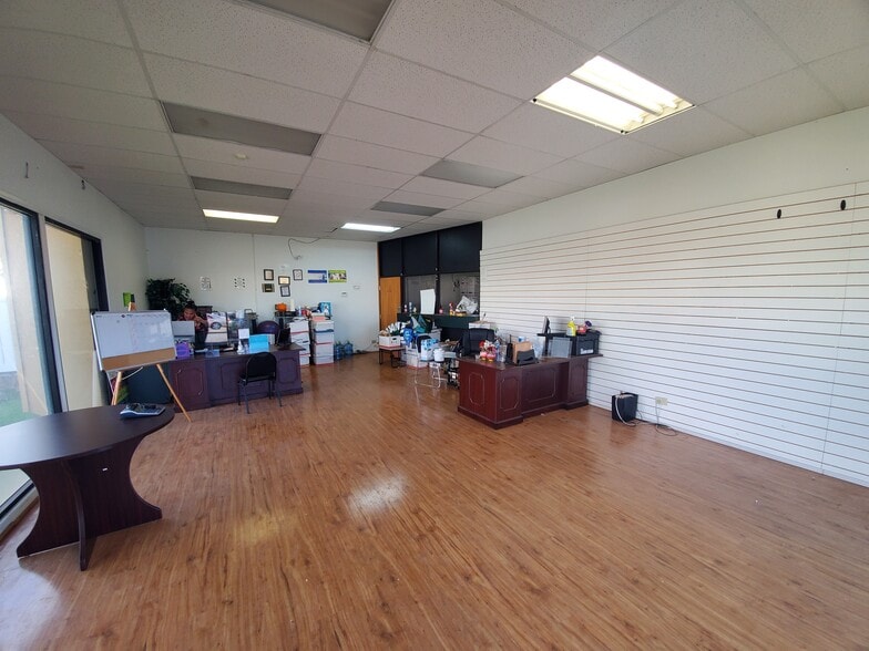More Photos Of 2000 S Beretania St, Honolulu Storefront Retail Office For Lease