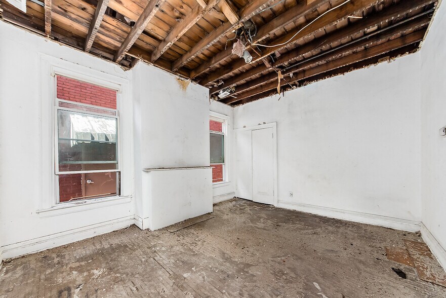 More Photos Of 1068-1072 E Livingston Ave, Columbus Storefront Retail Residential For Sale