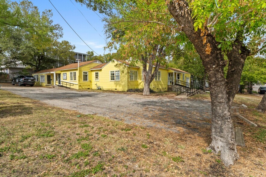 More Photos Of 2710 Manor Rd, Austin Office For Sale