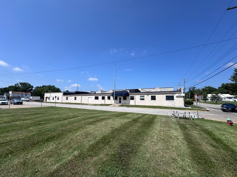 More Photos Of 510 N Pearl St, Macomb Industrial For Sale