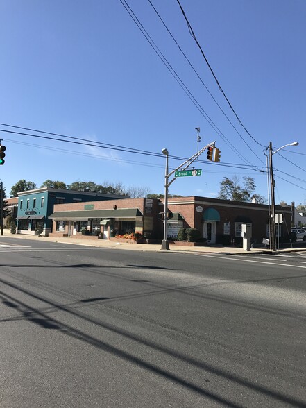 More Photos Of 674-682 Broad St, Shrewsbury General Retail For Lease